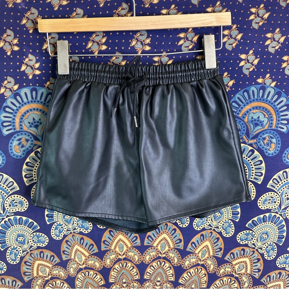 🦋5/20$🦋 faux leather shorts